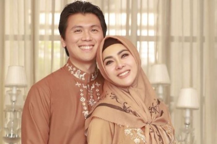 Reino Barack dan Syahrini. 