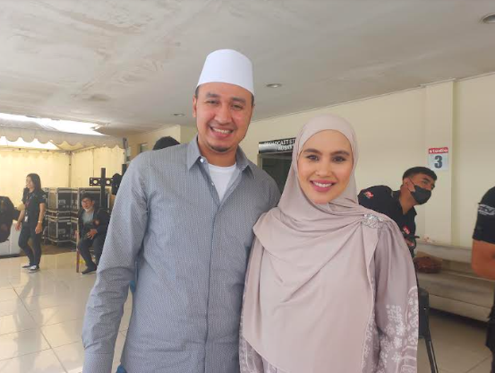 Kartika Putri bersama Habib Usman saat Grid.ID temui dikawasan Cawang, Jakarta Timur, Selasa (13/9/2022).