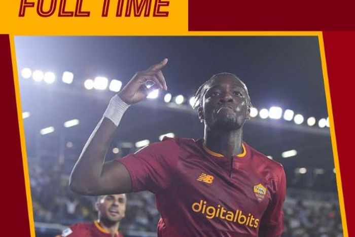 Striker AS Roma, Tammy Abraham, merayakan gol ke gawang Empoli dalam laga Liga Italia di Stadion Carlo Castellani, Senin (12/9/2022).