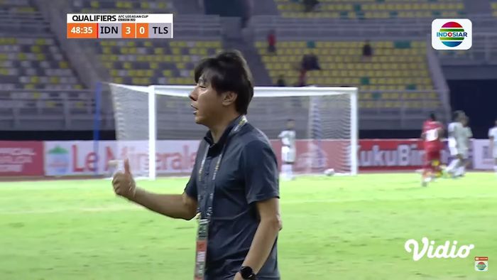 Ekspresi pelatih timnas U-20 Indonesia,Shin Tae-yong, usai melihat gol ketiga Hokky Caraka.