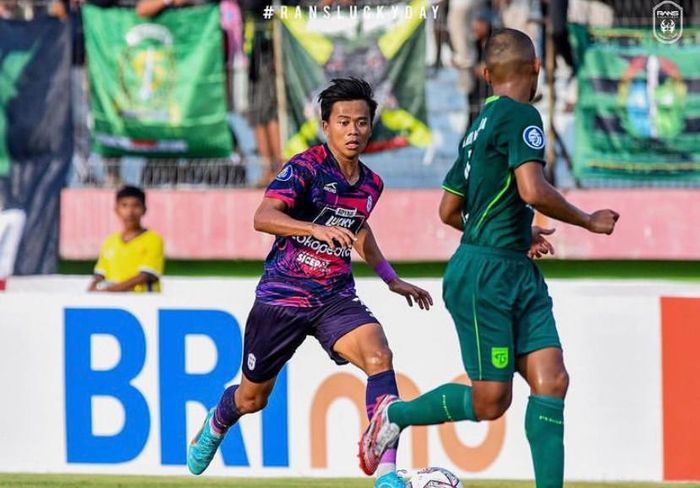 Persebaya Surabaya vs RANS Nusantara FC dalam pekan ke-10 Liga 1 2022/2023 di Stadion Gelora Delta, Sidoarjo, Jawa Timur, Kamis (15/9/2022).