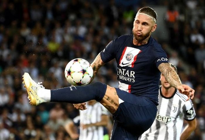 Aksi Sergio Ramos dalam laga PSG vs Juventus di Liga Champions (6/9/2022). Sergio Ramos kini bukan lagi andalan di timnas Spanyol asuhan Luis Enrique.