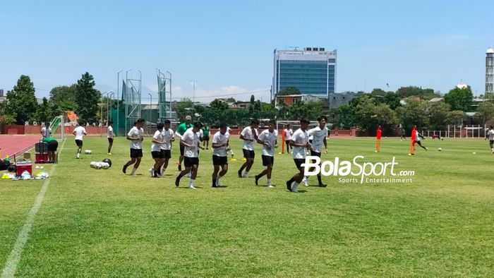 Latihan timnas U-20 Indonesia di Lapangan Thor, Surabaya pada Sabtu (17/9/2022).