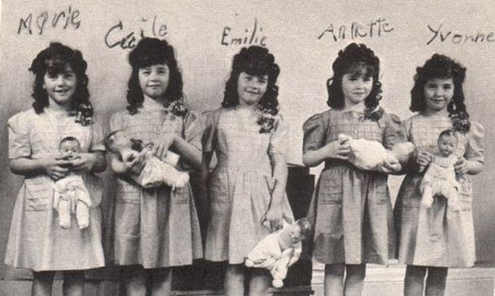 Potret kelima gadis kembar Dionne di ulang tahun mereka pada usia 5 tahun di tahun 1940.