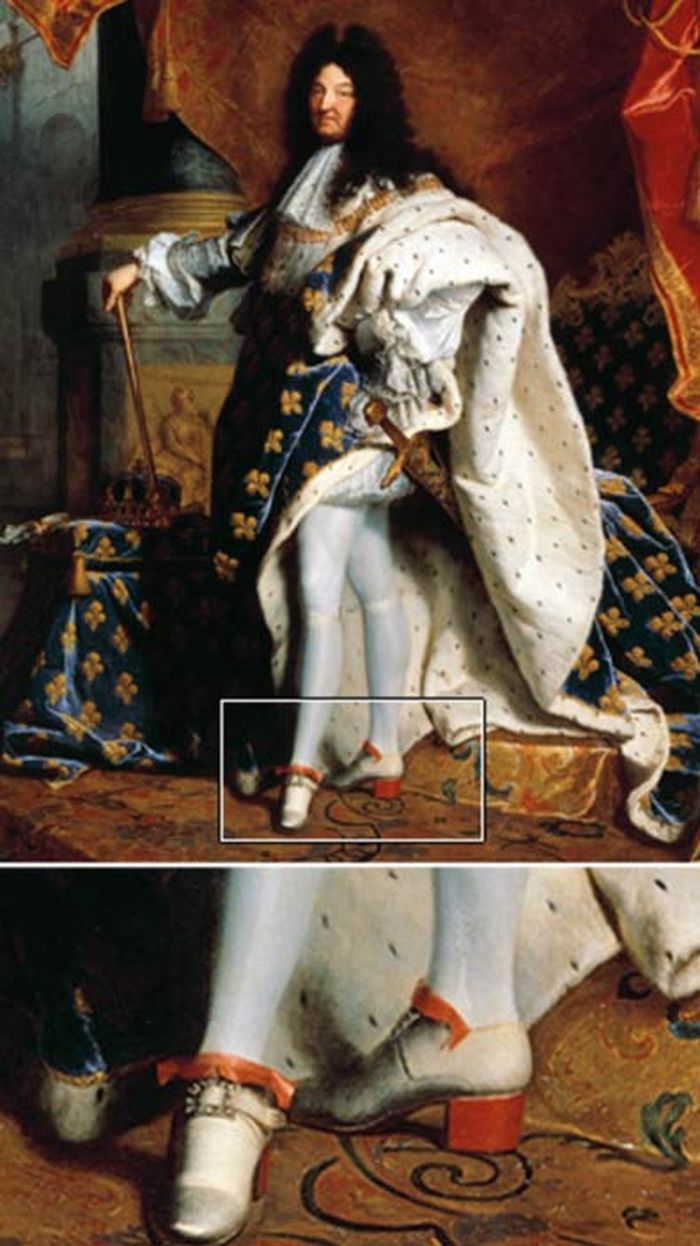 Louis XIV mengenakan sepatu hak khasnya dalam potret tahun 1701 oleh Hyacinthe Rigaud.