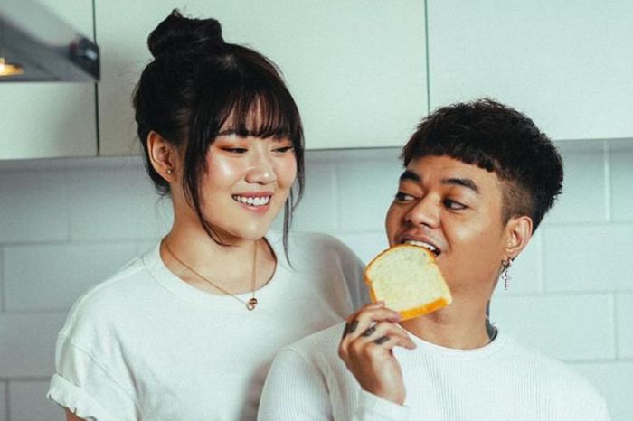 Reza Arap dikabarkan berselingkuh dari Wendy Walters. 