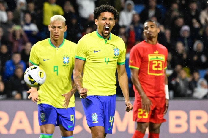 Bek timnas Brasil, Marquinhos, merayakan gol ke gawang timnas Ghana dalam laga uji coba di Stadion Oceane, Jumat (23/9/2022).