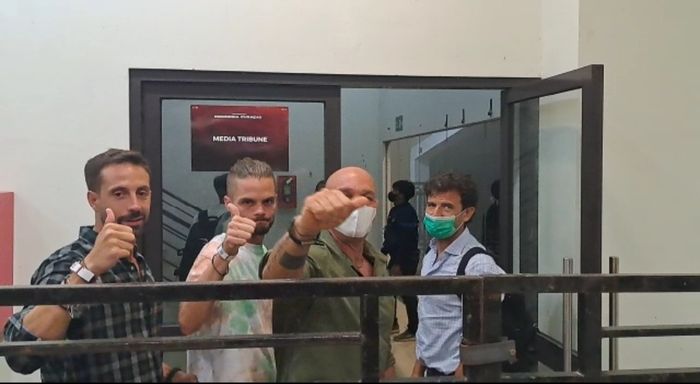 Pelatih Persib Bandung, Luis Milla datang menyaksikan laga timnas Indonesia vs Curacao di Stadion Gelora Bandung Lautan Api (GBLA), Sabtu (24/9/2022).