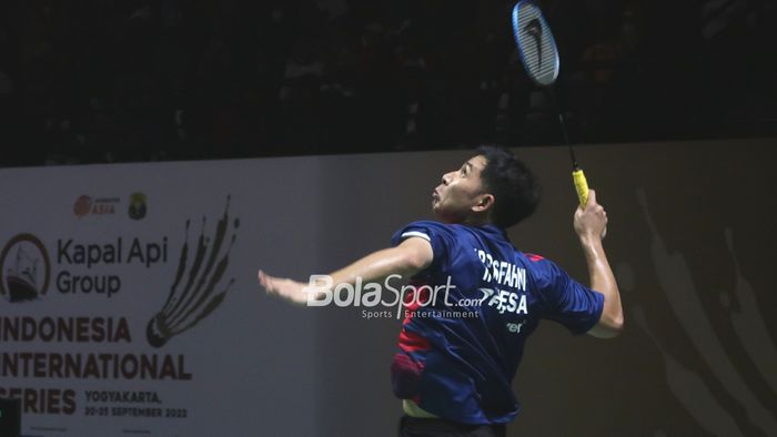 Pemain ganda campuran Indonesia, Moh Reza Pahlevi Isfahani  pada final Indonesia International Challenge di GOR Amongrogo, Yogyakarta, 25 September 2022.