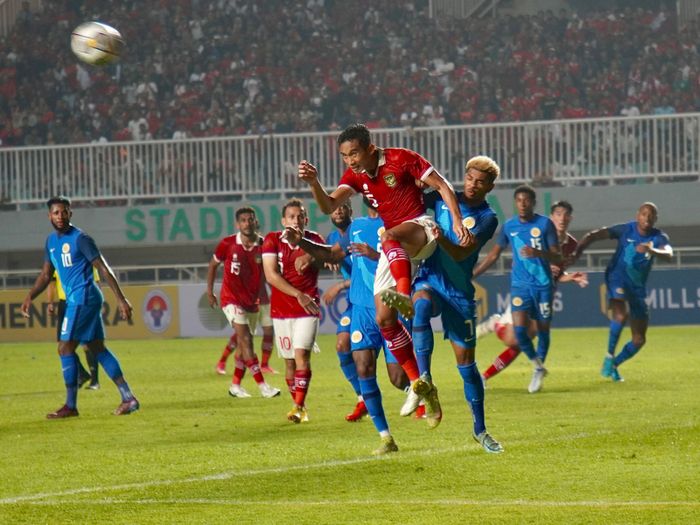 Serangan Timnas Indonesia ke gawang Curacao dalam laga FIFA Matchday, Selasa (27/9/2022) di Stadion Pakansari.