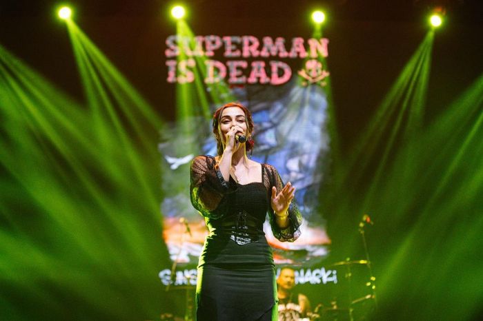 Penampilan Nora Alexandra di salah satu konser SID.