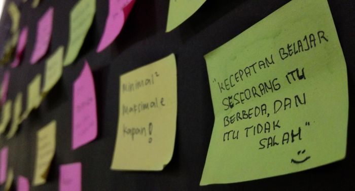Coretan siswa di sebuah sekolah swasta di Surakarta, berisikan kata penyemangat.