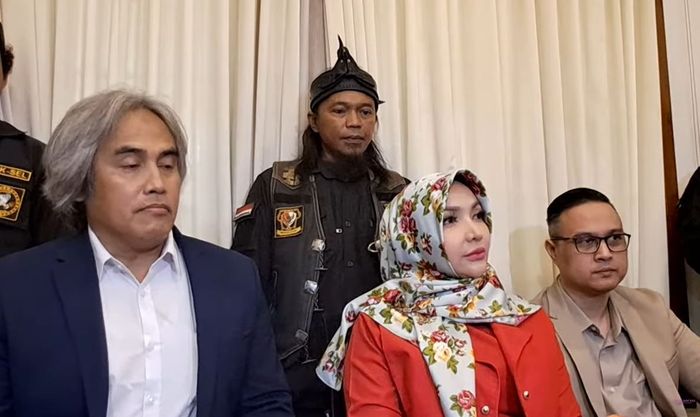 Roro Fitria usai menjalani sidang mediasi perdananya dengan Andre Irawan.