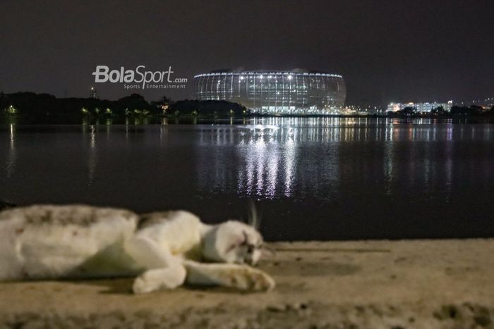 Pemandangan Jakarta Internasional Stadium (JIS) dari Danau Cincin, Jakarta Utara, 28 September 2022.