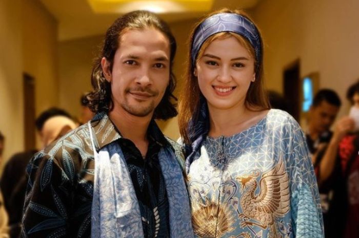Edward Akbar dan Kimberly Ryder.