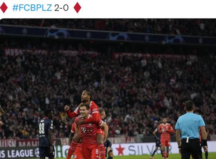 Penyerang Bayern Muenchen, Serge Gnabry, merayakan gol ke gawang Viktoria Plzen dalam laga Grup C Liga Champions di Stadion Allianz Arena, Selasa (4/10/2022).