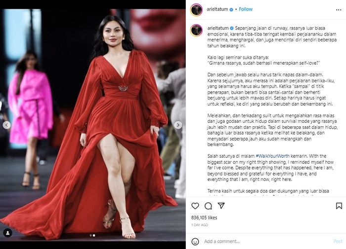 Momen Ariel Tatum catwalk di Paris Fashion Week. 