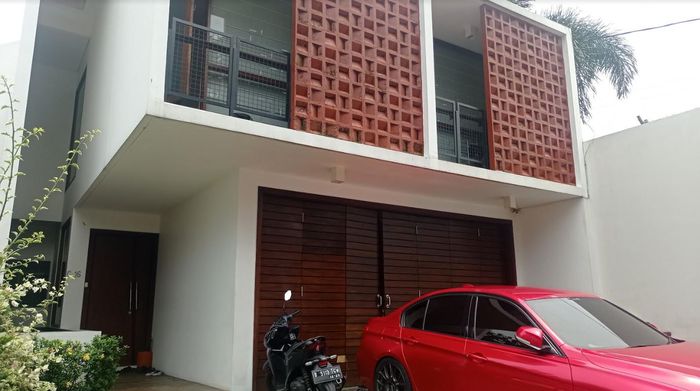 Kediaman keluarga Rizky Billar di kawasan Bintaro, Tangerang Selatan terpantau sepi.