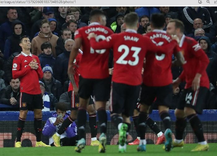 Selebrasi penyerang Manchester United, Cristiano Ronaldo, usai mencetak gol ke gawang Everton di Liga Inggris 2022-2023, Senin (10/10/2022).