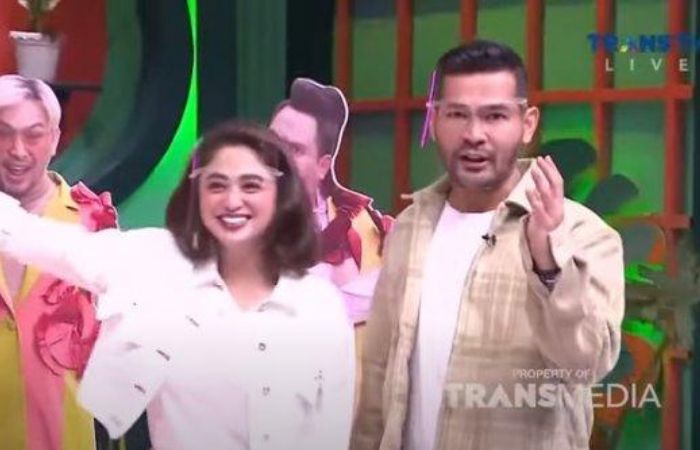 Dewi Perssik dan Rian Ibram dalam acara Pagi-pagi Ambyar 