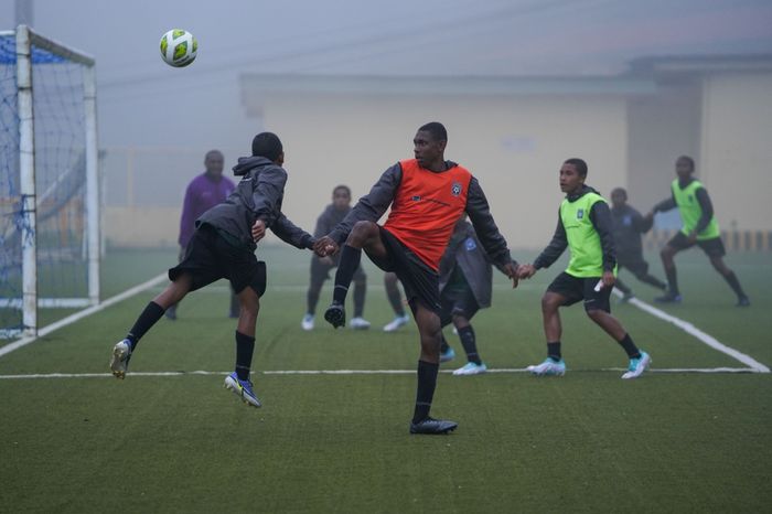 Suasana latihan Papua Football Academy di Tembagapura.