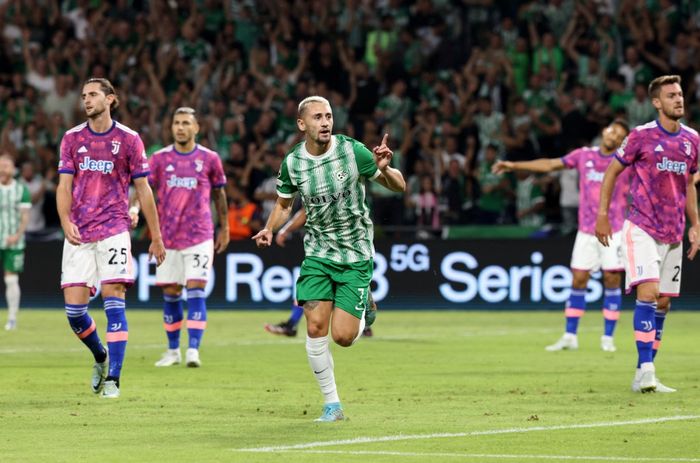 Winger Maccabi Haifa, Omer Atzily, merayakan gol ke gawang Juventus dalam laga Grup H Liga Champions di Stadion Sammy Ofer, Selasa (11/10/2022).