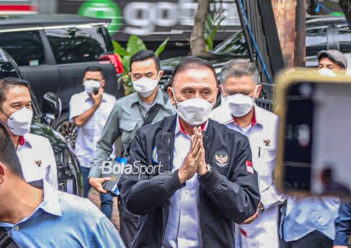 Ketua Umum PSSI, Mochamad Iriawan, serta jajaran lainnya tiba di Komnas HAM, Jakarta, 13 Oktober 2022.