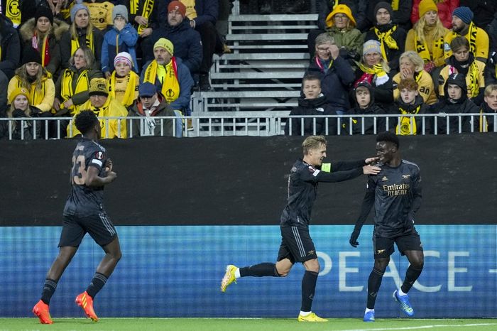 Winger Arsenal, Bukayo Saka, merayakan gol ke gawang Bodo/Glimt dalam laga Grup A Liga Europa di Stadion Aspmyra, Kamis (13/10/2022).