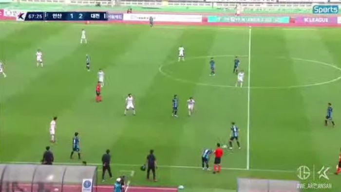 Pertandingan Ansan Greeners FC vs Daejeon Citizen FC pada pekan terakhir K-League 2022 sedang berlangsung di Stadion Ansan, Sabtu (15/10/2022).