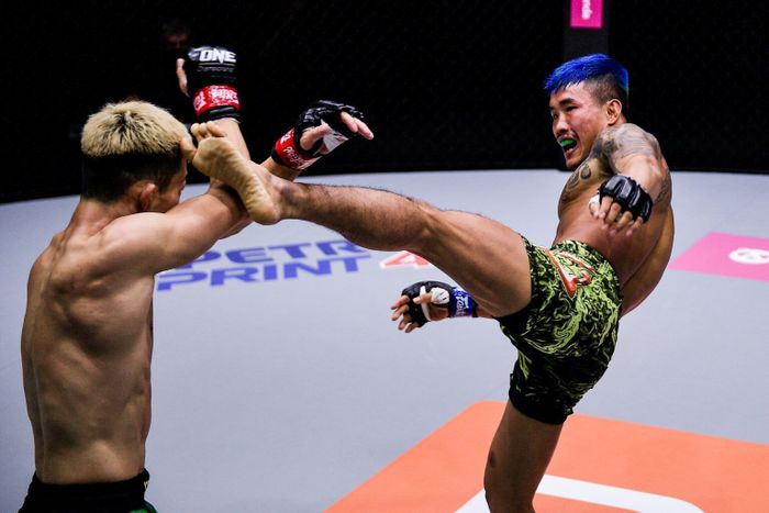 Aksi calon lawan Eko Roni Saputra di ONE 162, Yodkaikaew Fairtex.