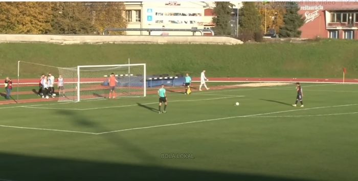 Egy Maulana Vikri saat menjadi algojo penalti pada laga Zlate Moravce kontra Povaszka di Piala Slovakia (18/10/2022). 