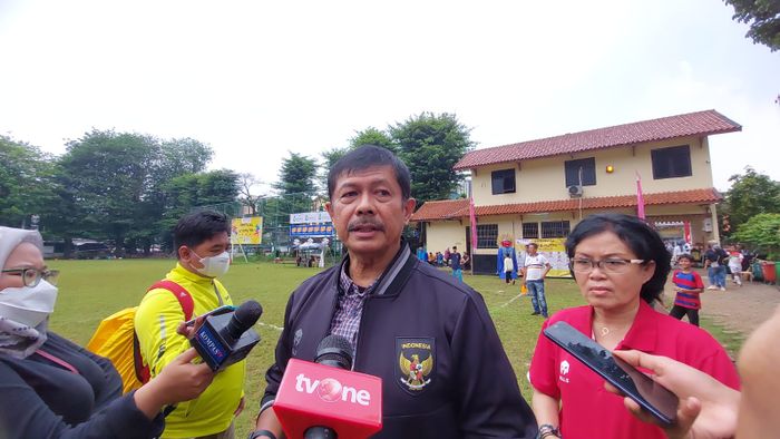 Direktur Teknik PSSI, Indra Sjafri yang turut hadir dalam festival sepak bola U-12 putri di Stadion PSPT, Tebet, Jakarta Selatan, Sabtu (22/10/2022).