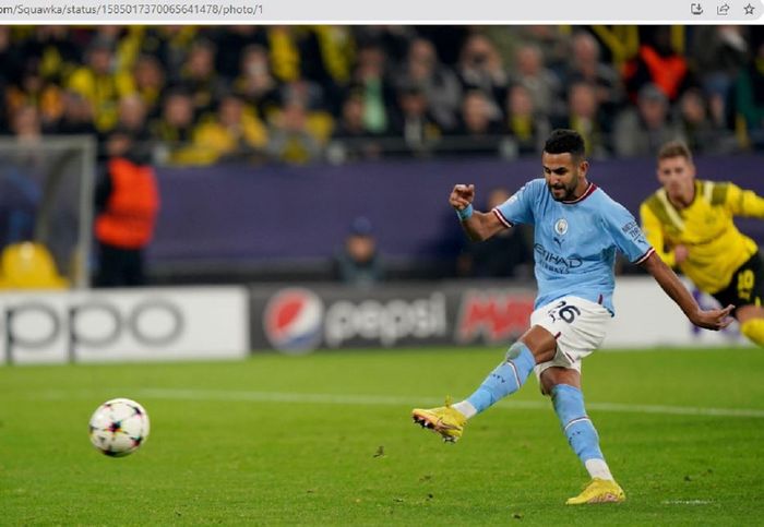 Winger Manchester City, Riyad Mahrez, saat mengeksekusi penalti di laga melawan Borussia Dortmund pada penyisihan Grup G Liga Champions 2022-2023, Selasa (25/10/2022) waktu setempat atau Rabu dini hari WIB.