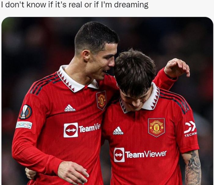 Dua pemain Manchester United, Cristiano Ronaldo (kiri) dan Alejandro Garnacho (kanan)