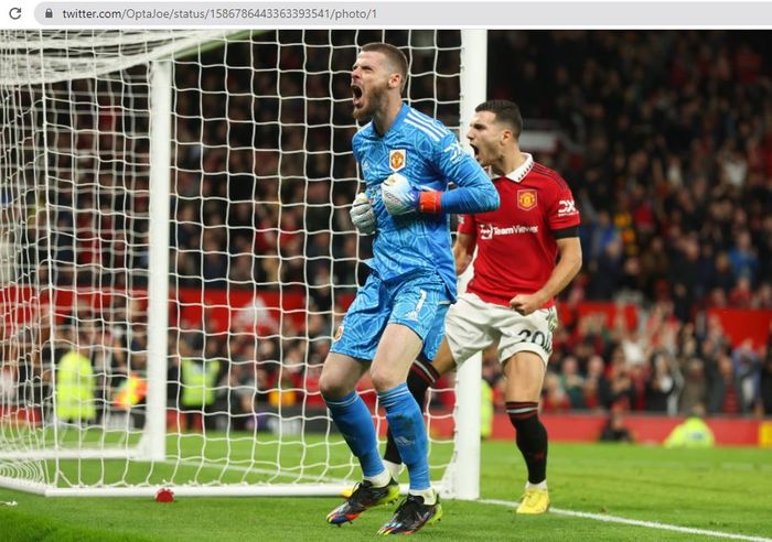 David de Gea merayakan kemenangan Manchester United atas West Ham United dalam matchday 14 Liga Inggris 2022-2023 di Stadion Old Trafford, Minggu (30/10/2022).