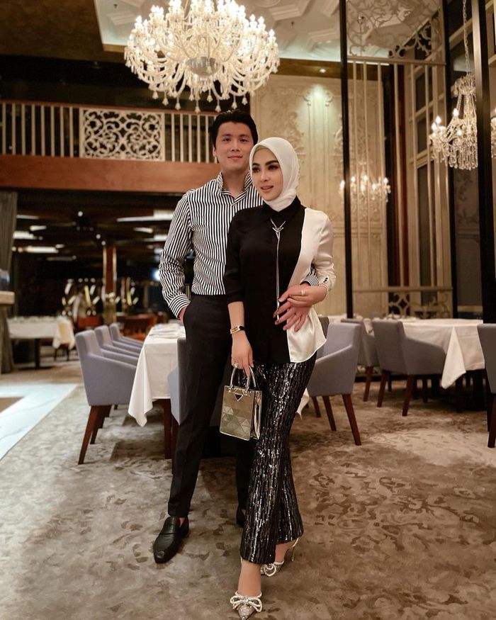 Syahrini dan Reino Barack