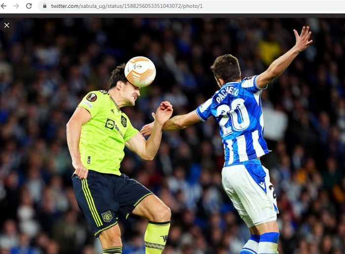 Aksi Harry Maguire dalam laga melawan Man United vs Real Sociedad di Liga Europa.