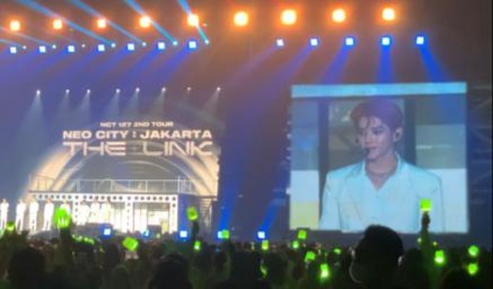 Taeyong NCT 127 ketika menyapa NCTzen dalam konser NCT 127 hari pertama, Jumat (4/11/2022) di Indonesia Convention Exhibition, BSD, Tangerang Selatan.
