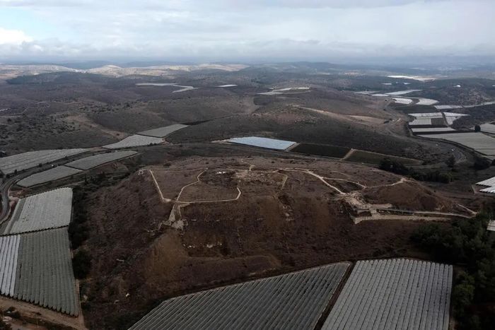 Situs arkeologi Tel Lachish tempat kota Kanaan pernah berdiri, sekitar 25 mil barat daya Yerusalem.