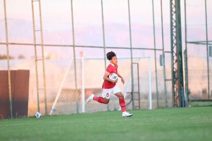 Pemain timnas U-20 Indonesia, Zanadin Fariz, saat melakukan selebrasi ke gawang Baerum SK, Jumat (11/11).