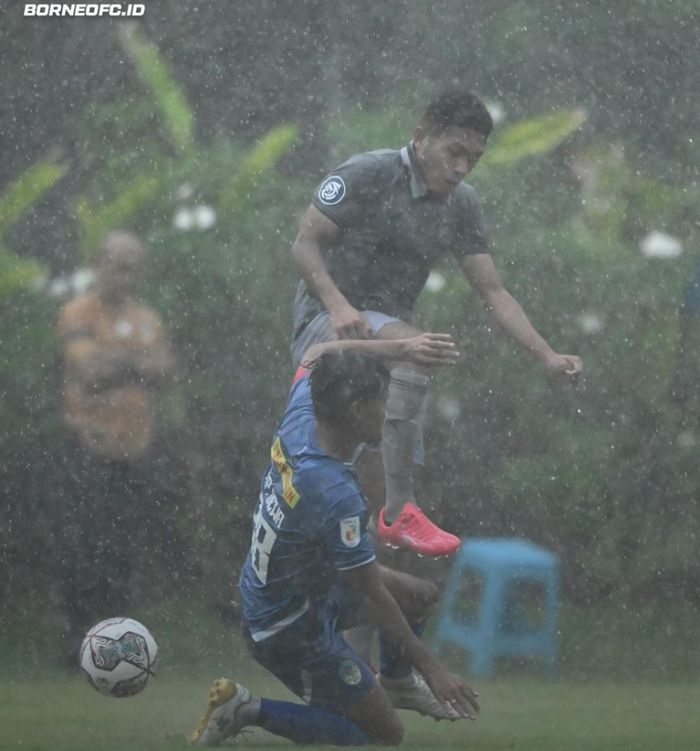 Suasana pertandingan uji coba antara Borneo FC melawan PSIM Yogyakarta pada Sabtu (12/11/2022).