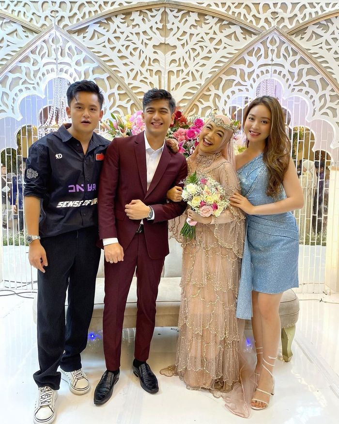 Potret Natasha Wilona bersama Randy Martin, Teuku Ryan, dan Ria Ricis.