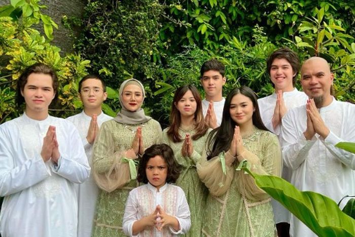 Kehangatan keluarga Mulan Jameela dan Ahmad Dhani
