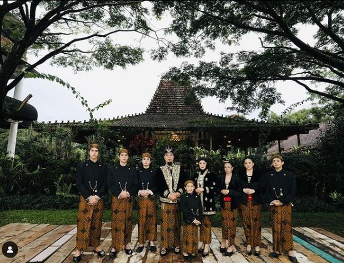 Foto keluarga Ahmad Dhani dan Mulan Jameela