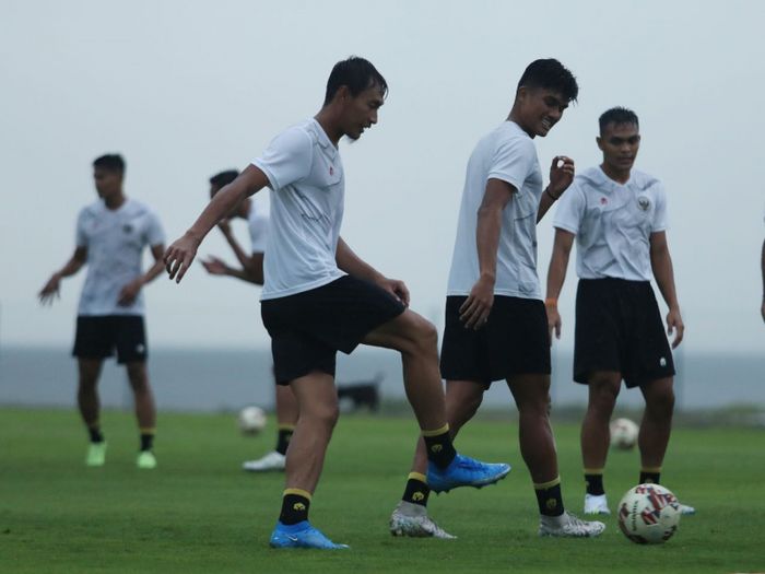 Hansamu Yama dalam TC timnas Indonesia di Lapangan Training Center Bali United, Pantai Purnama, Bali, pada Senin (28/11/2022).