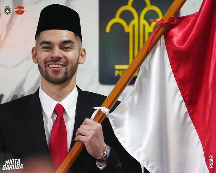 Pemain naturalisasi Indonesia, Sandy Walsh, saat mengambil sumpah untuk menjadi warga negara Indonesia.