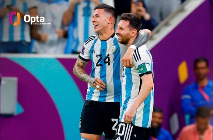 Gelandang idaman Liverpool dan Manchester United, Enzo Fernandez berhasil menyusul 2 rekor lawas Lionel Messi di timnas Argentina di ajang Piala Dunia.