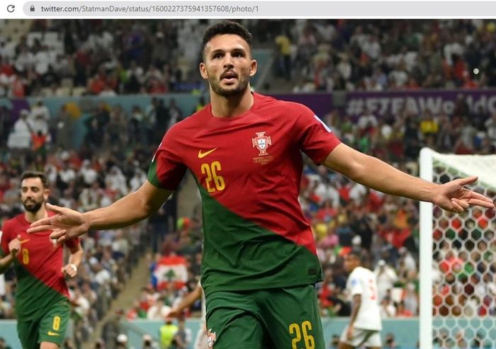 Penyerang timnas Portugal, Goncalo Ramos, merayakan gol ke gawang timnas Swiss dalam babak 16 besar Piala Dunia 2022 di Lusail Iconic Stadium, Selasa (6/12/2022).