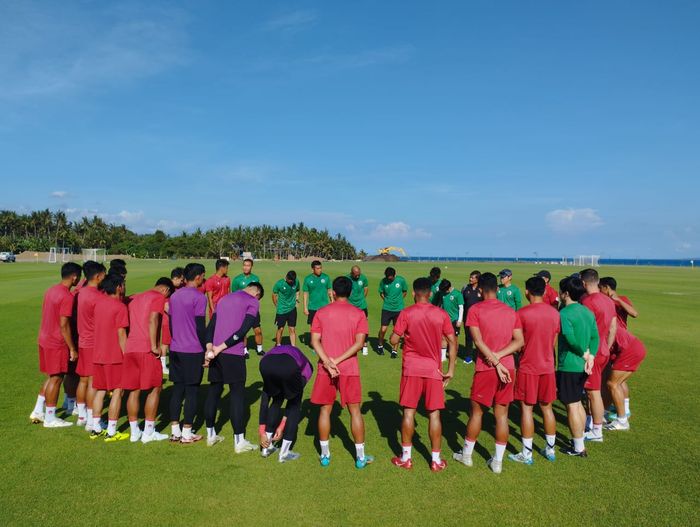 Ketua Umum PSSI, Mochamad Iriawan, memberikan motivasi kepada skuad Timnas Indonesia yang menjalani pemusatan latihan di Bali pada Rabu (7/12/2022).