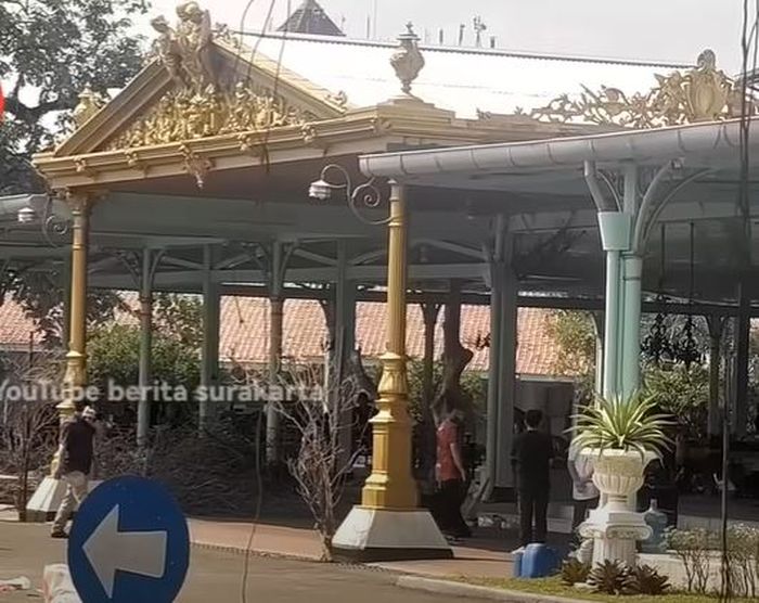 Tampak depan Pura Mangkunegaran jelang pernikahan Kaesang dan Erina. 